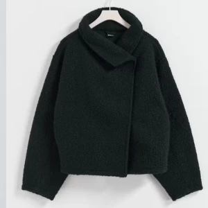 Jacka  - Säljer denna jacka från Gina, bra skick inte så använd, säljer för att den unge kommer till användning. Köpte för 600, pris kan diskuteras 