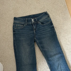 Hm jeans  - Säljer mina jeans från hm som är i nyskick, använda max 3 ggr! Skriv till mig för mer info