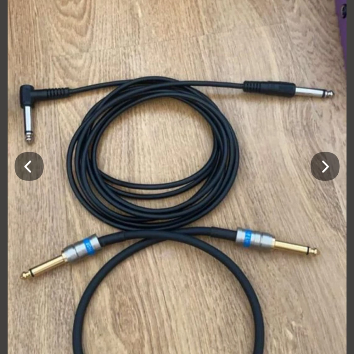 Elgitarr med pedal förstärkare och sladdar - 91