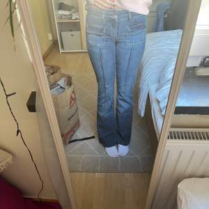 Low waist jeans från Nelly som jag har sytt upp men passar mig som är 160!💕midjemått:34, innerbensmått:76