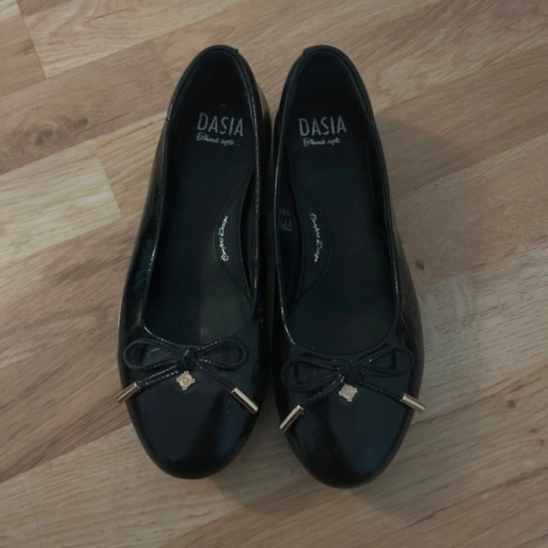 Svarta ballerinaskor från Dasia - 1