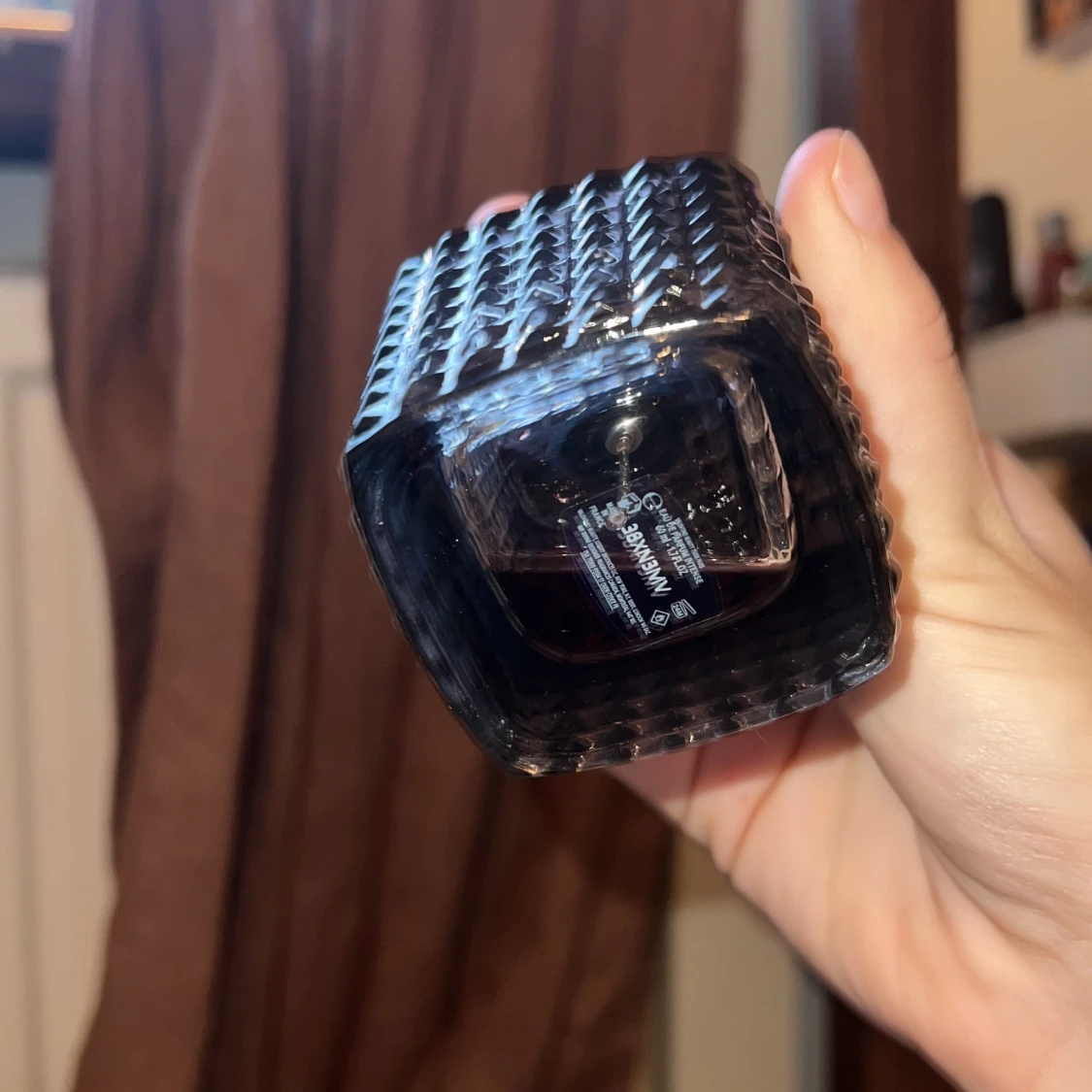 Valentino parfym i mörk glasflaska - 1