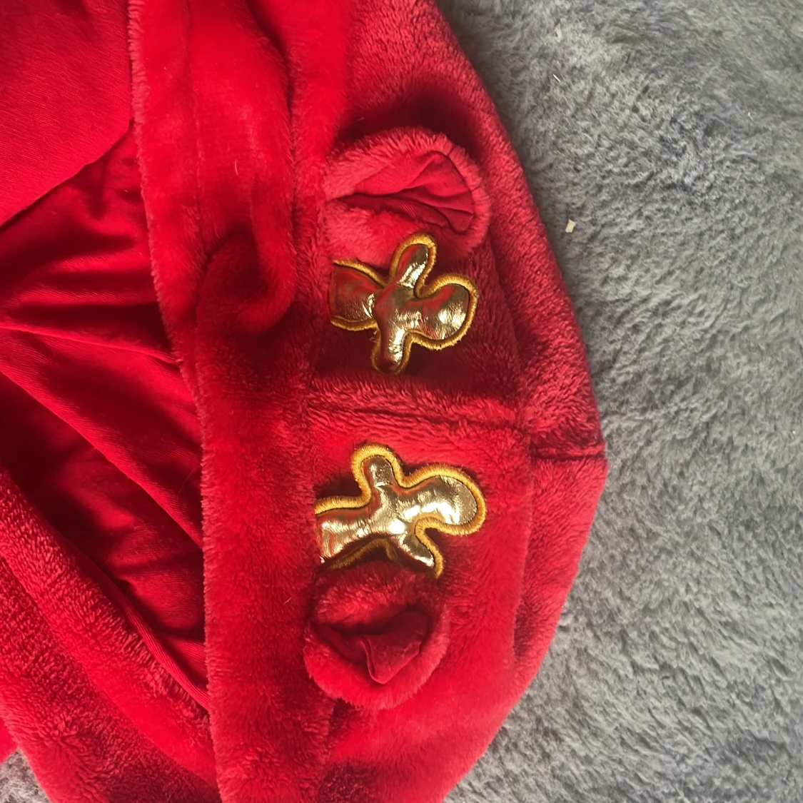 Röd hoodie med djurmotiv - 1