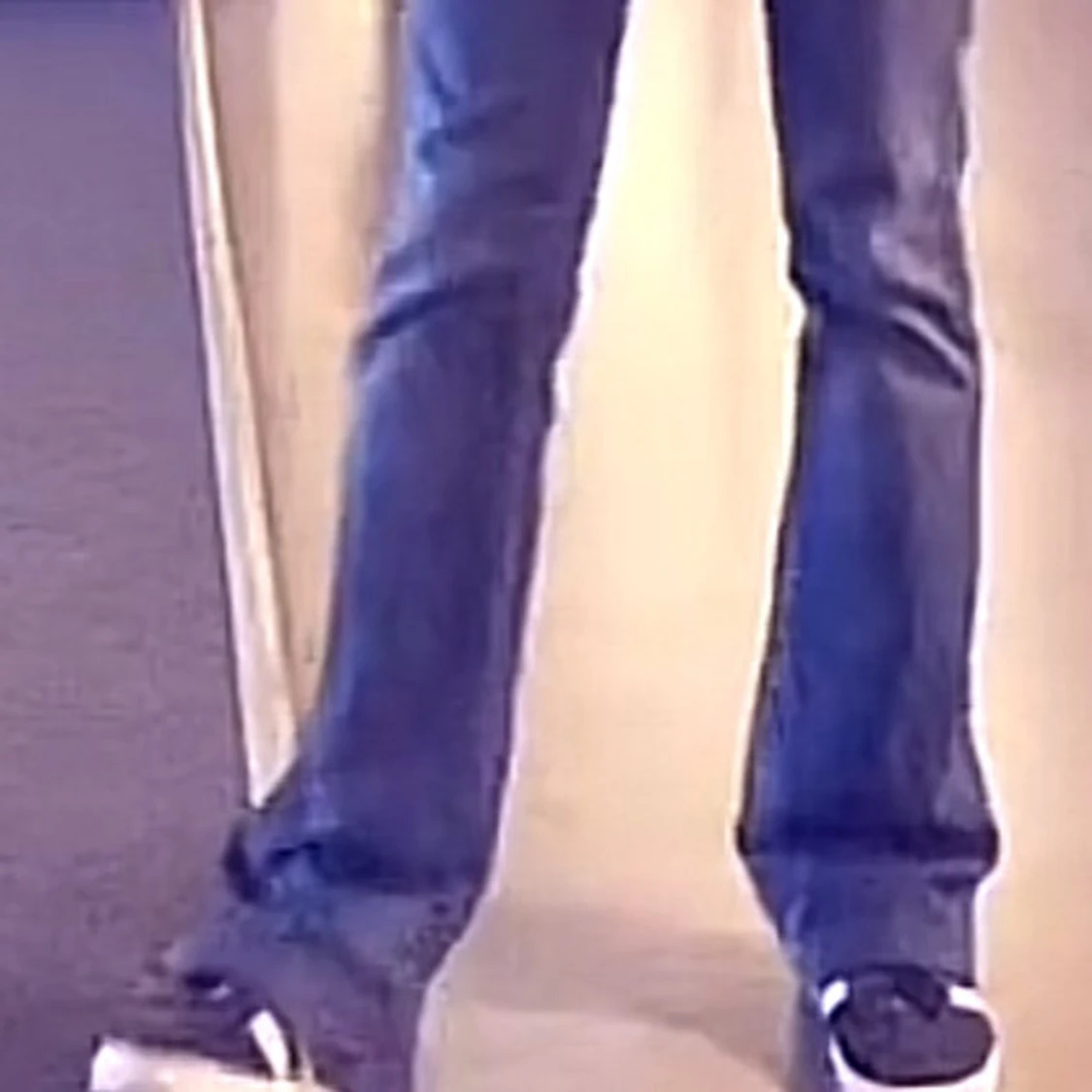 Blå lågmidjade bootcut jeans från Diesel - 1