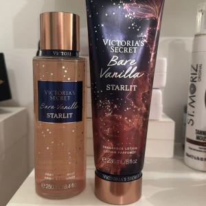 Victoria’s Secret mist och lotion - Body mist och lotion från Victoria’s secret som köptes i USA för cirka 3 veckor sedan. Endast doftade på, annars oanvända. Båda två är i doften Bare Vanilla från någon typ av starlit kollektion! 
