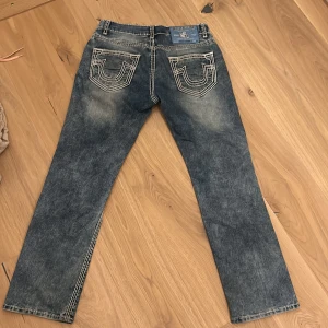Blå jeans från True Religion - Feta true religion jeans. Skicka medelande om frågor eller fler bilder, pris kan diskuteras