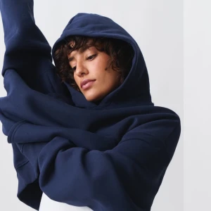 Marinblå hoodie - En fin populär hoodie från Gina tricot. Nypris: 359kr mitt pris:150