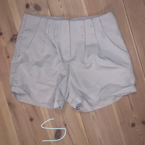 Shorts - MÖTS UPP I STOCKHOLM/SÖDERMALM, FRAKTAR INTE mjukt tunt material perfekt för sommaren :D