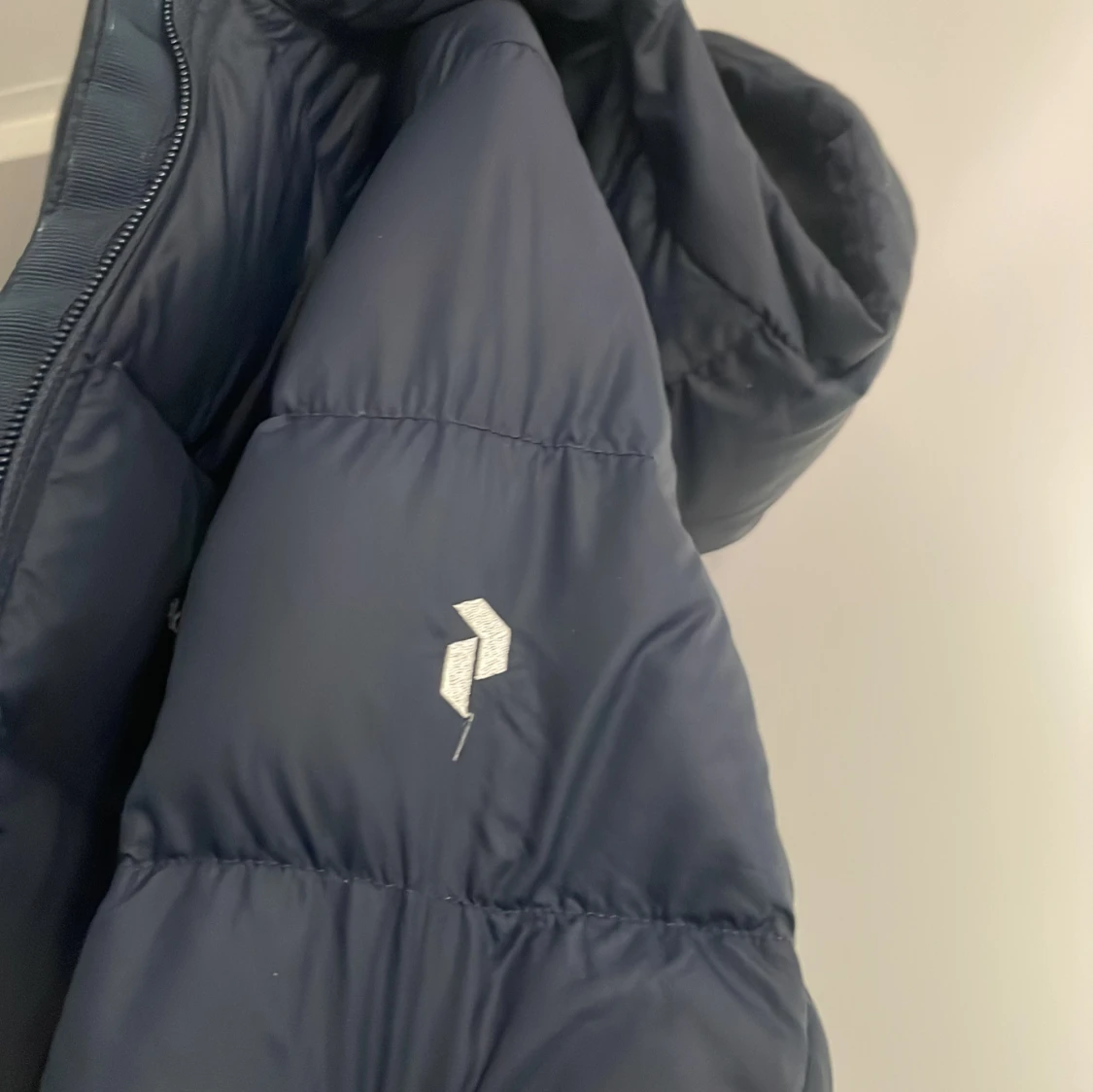 Mörkblå dunjacka från Peak Performance - 3