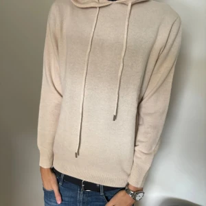 Beige stickad hoodie - MERIONULL TRÖJA (Helt ny) 184 cm