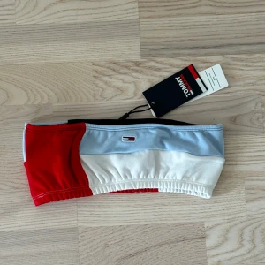 Såå snygg topp från Tommy Jeans❤️💙 - Snygg topp från Tommy Jeans i rött, vitt och blått. Helt ny med tag! 