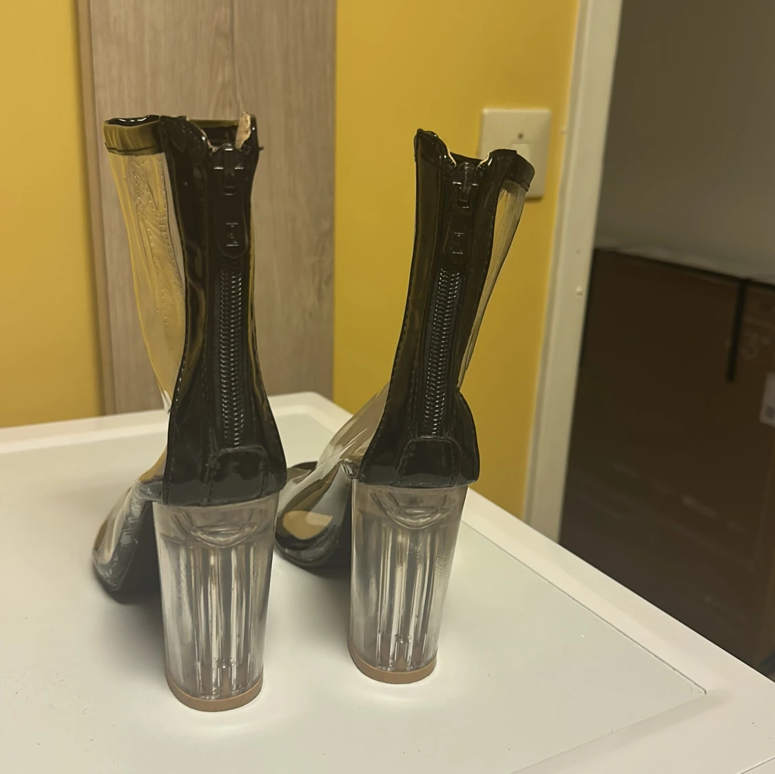 Transparenta klackskor med dragkedja - 90