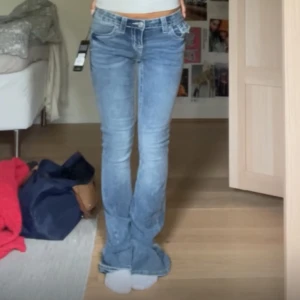 True religion jeans  - Säljer mina superfina unika true religon jeans som inte längre går att köpa har endast använt dom fåtal gånger ! Skriv för fler bilder 💞💞💖