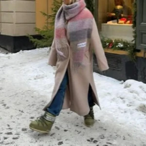 Beige kappa - Kappa från NAKD som inte går att köpa längre! Den är jätte snygg men inte kommit till användning! 