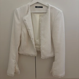 Gina tricot jacka - Fin tunn jacka/over shirt från Gina tricot! Aldrig använd 