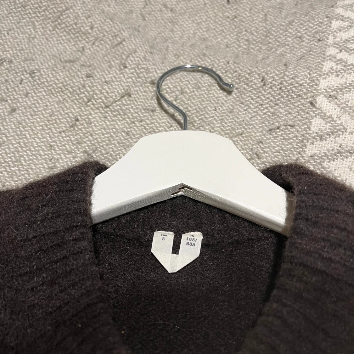 Brun stickad väst - 90