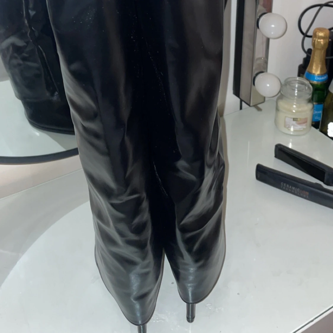 Svarta stövlar med spetsig tå - 91