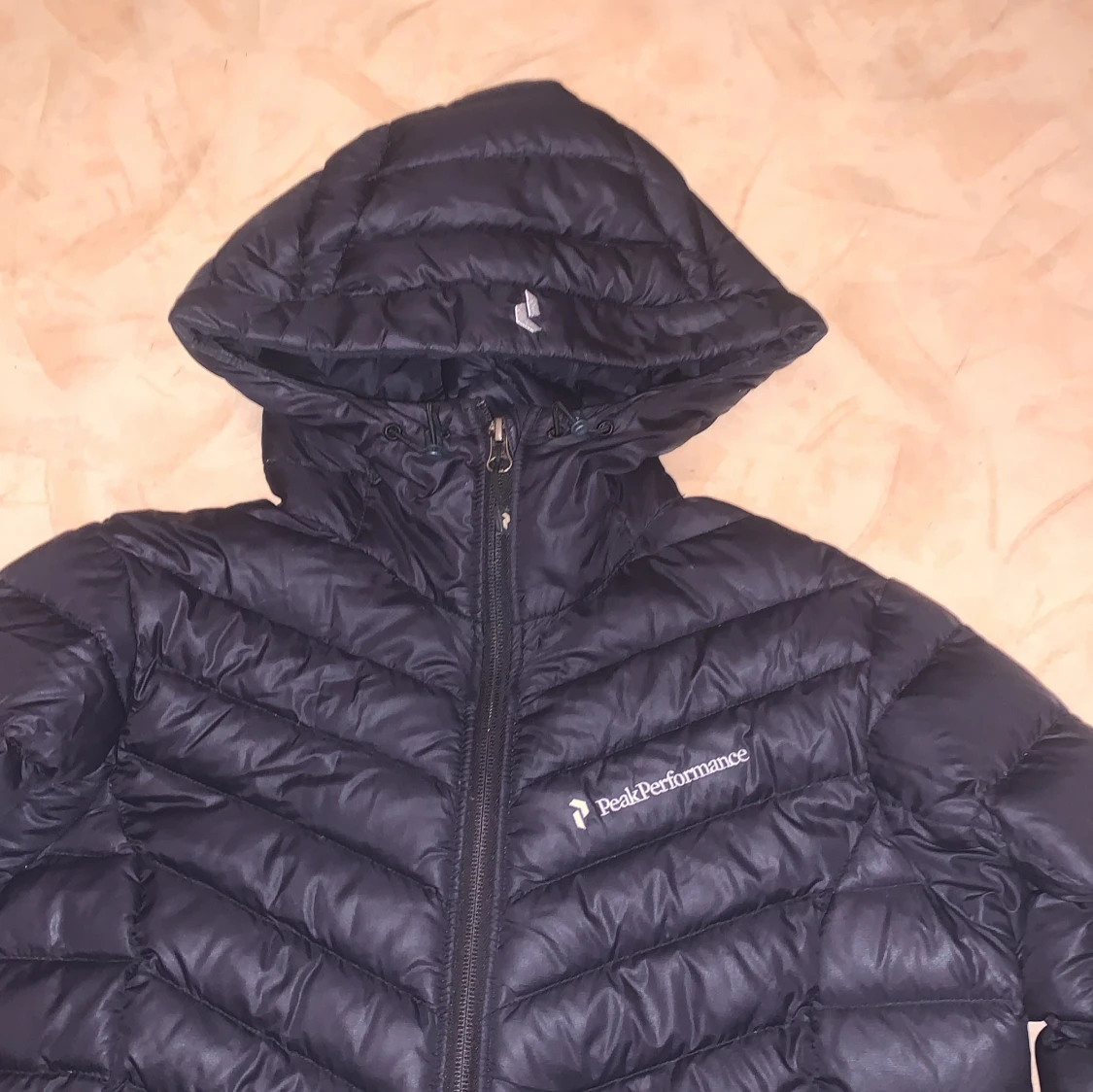 Svart dunjacka från Peak Performance - 91