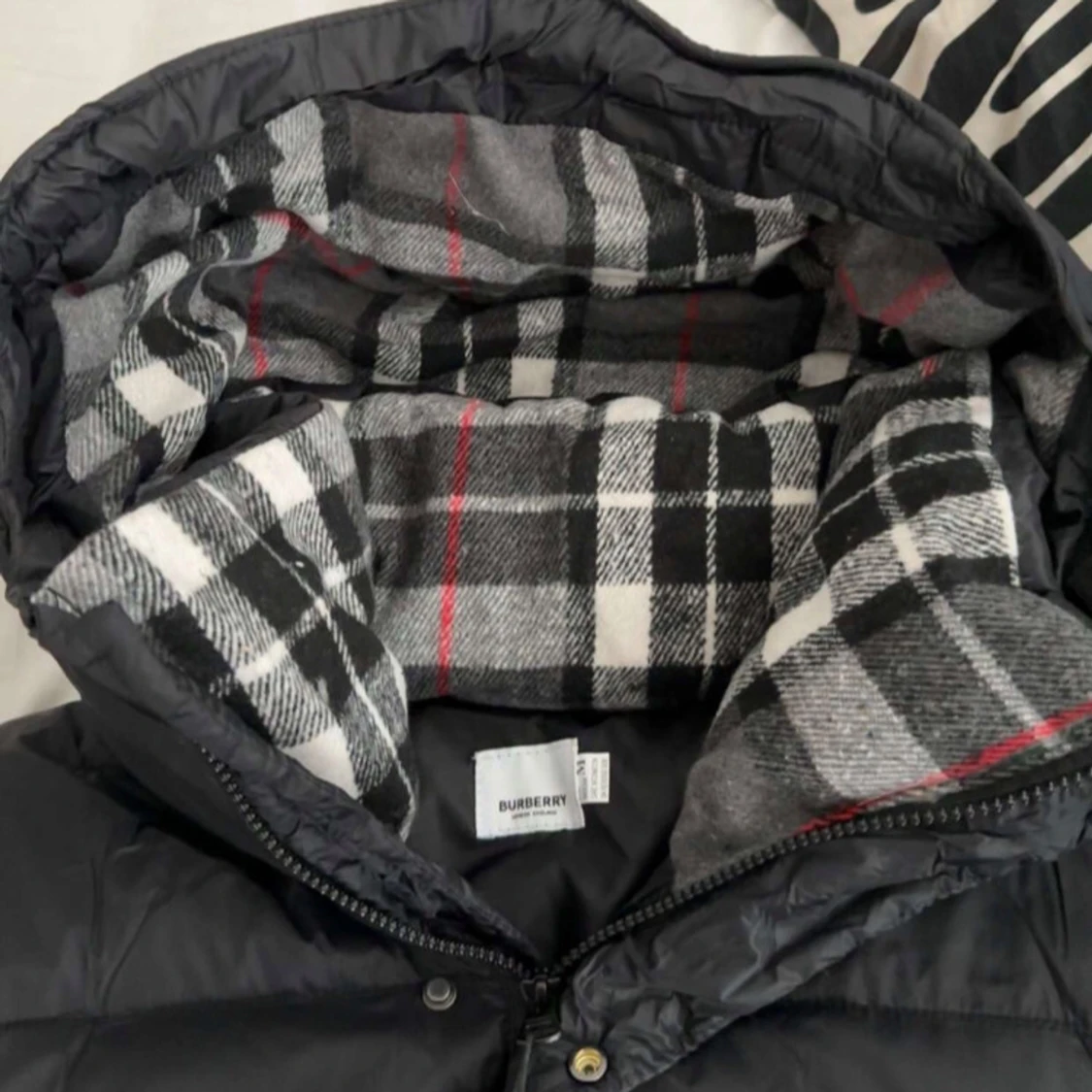 Svart dunjacka från Burberry - 90