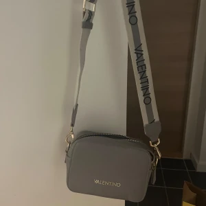 Ord. pris 1295:- säljer för 500 - Bra skick, tillkommer ett till band som du kan byta! 