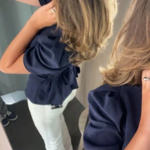 Jätte fin blus💓💓 - Säljer min jätte fina blus från sisters point, säljer den för den inte passade på mig och bilder är från hon jag köpte av💞💞