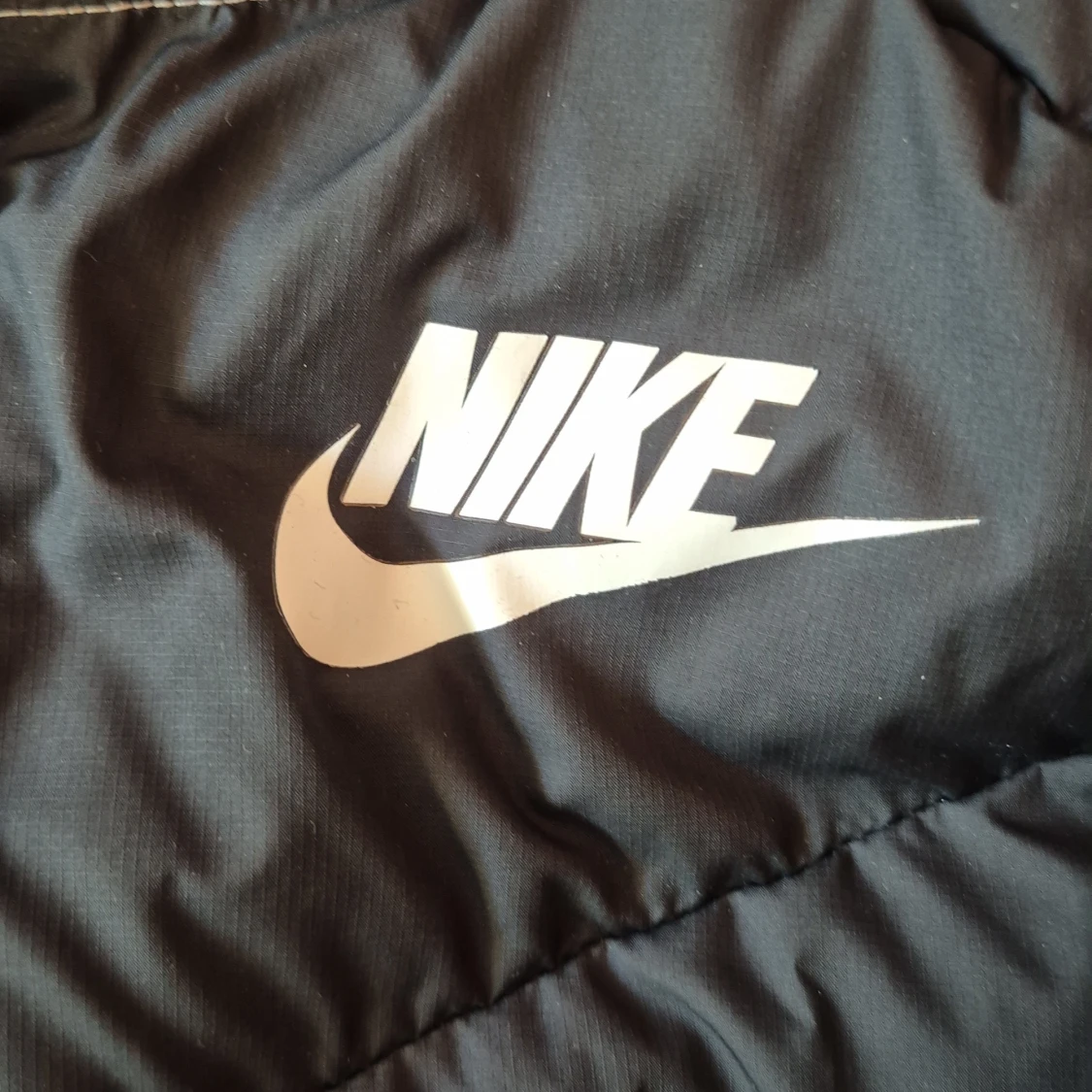 Svart pufferjacka från Nike - 90