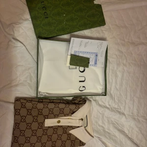 Gucci Pikè - Storlek L.  Inköpt i HK för drygt 10k. 