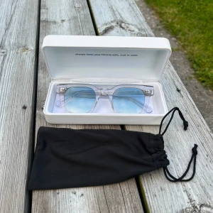 LIMITED Chimi 04 - Säljer nu mina LIMITED EDITION Chimi 04 glasögon. Använd fåtal gånger denna sommar och är i bra skick! Vid frågor eller funderingar hör av dig ⭐️