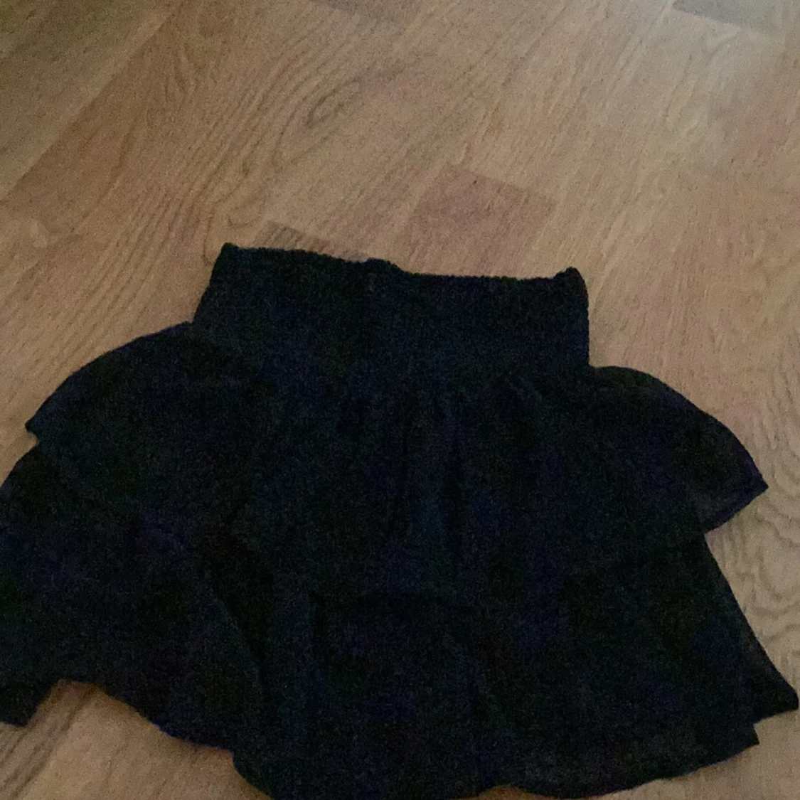 Svart volangkjol från Kappahl - 90