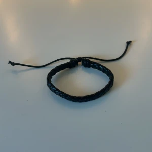 Armband  - Säljer detta fina armband då det aldrig kommer till användning. 