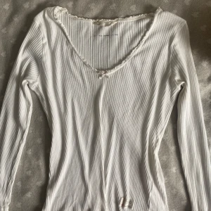 Vit långärmad tröja - Långärmad vit tröja