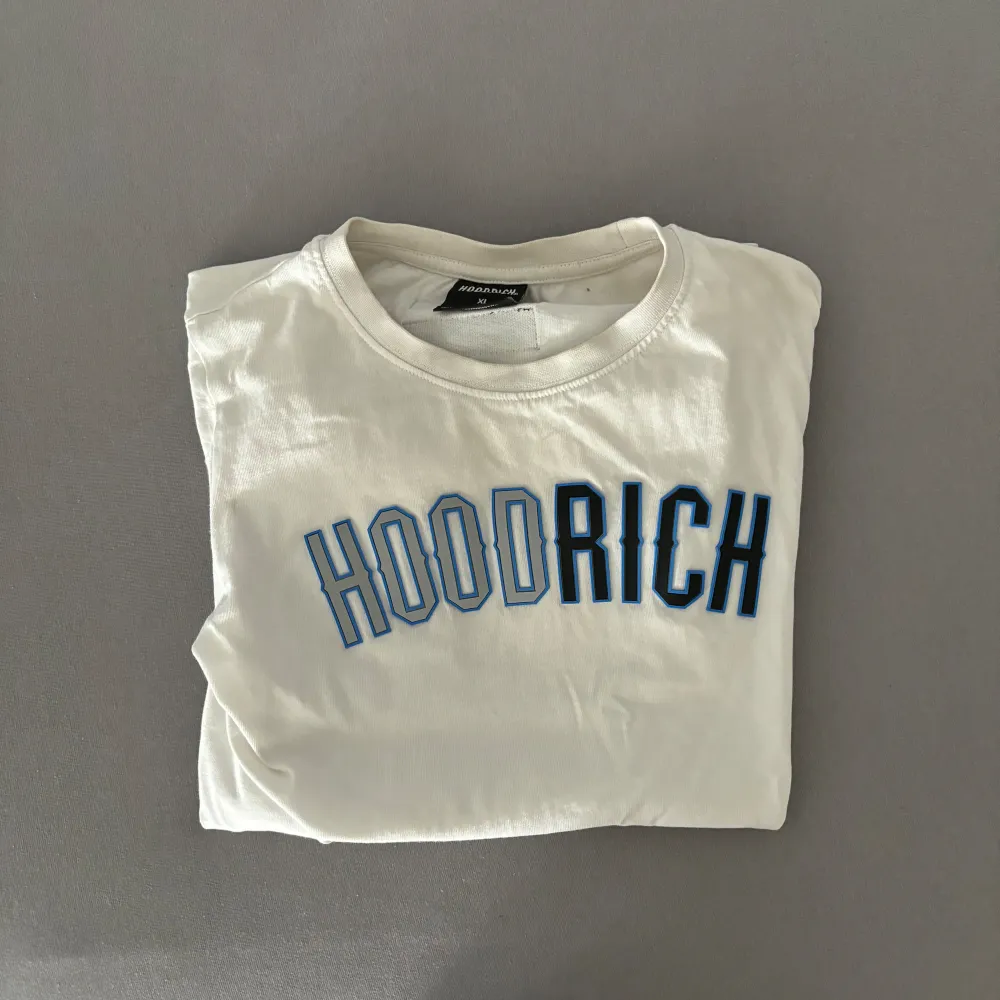 Hodrich t-shirt helt fläckfri och felfri. Storlek: 13-15y. T-shirts.