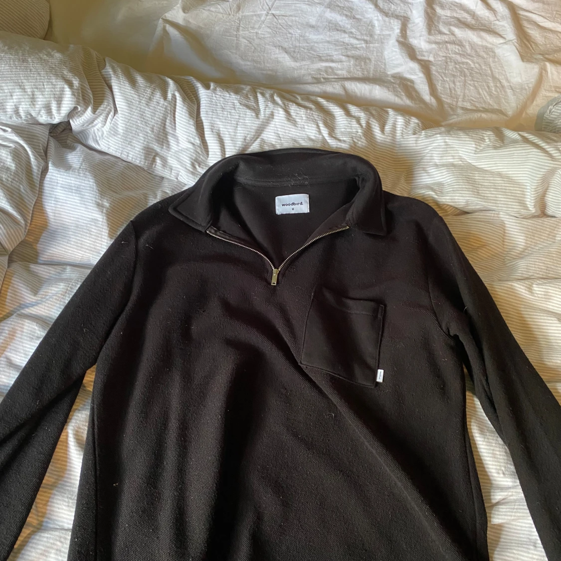 Svart tröja från Woodbird