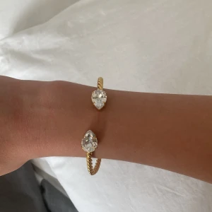 Caroline svedblom armband - Säljer nu mitt armband  Så fint skick också. priset kan diskuteras vid snabb affär !