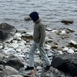 Arcteryx Atom AR Hoody - sparsamt använd arcteryx jacka, perfekt till hösten. köptes i september 2021 och har inga skador