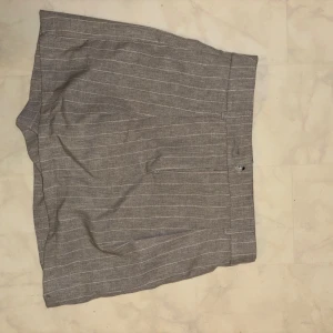 Shorts - Fina shorts från Shein, är storlek S egentligen men känns mer som en xs där av har jag satt xs i annonsen. 