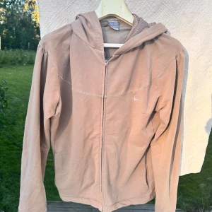 Ziptröja - Ziptröja från Nike. Fickor på sidorna. Bomull/polyester/elastan