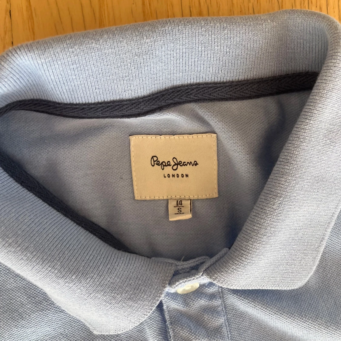 Snygg blå piké - 90