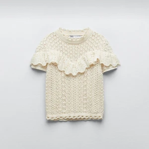 Zara tröja  - Jätte fin tröja från zara. Endast använd 1 gång så nyskick! Skriv för fler bilder❤️❤️