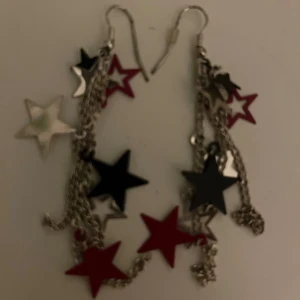 Örhängen med stjärnor - Örhängen med stjärnor