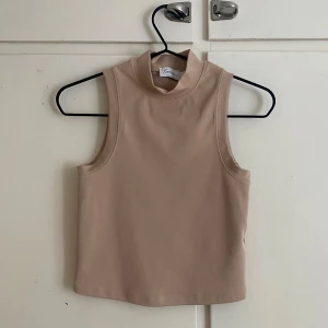 beige topp nakd - beige topp från emma ellingsen x nakd