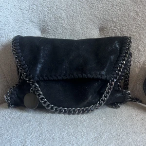 Stella Mccartney liknande väska - Jätte söt väska! Liknar den från Stella McCartney! ❤️