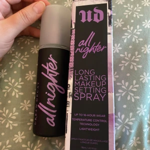 Setting spray  - Säljer min Urban decay all nighter setting spray som jag fick 🩵  Helt oanvänd, precis som ny🩵 