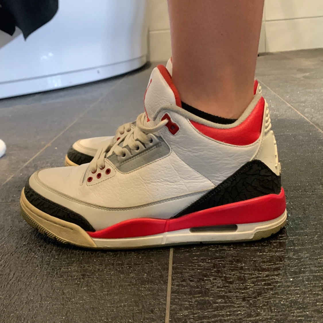 Air Jordan 3s Retro/Fire red - 90