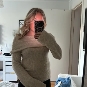 Offshoulder tröja - En ofshoulder tröja ifrån bikbok.