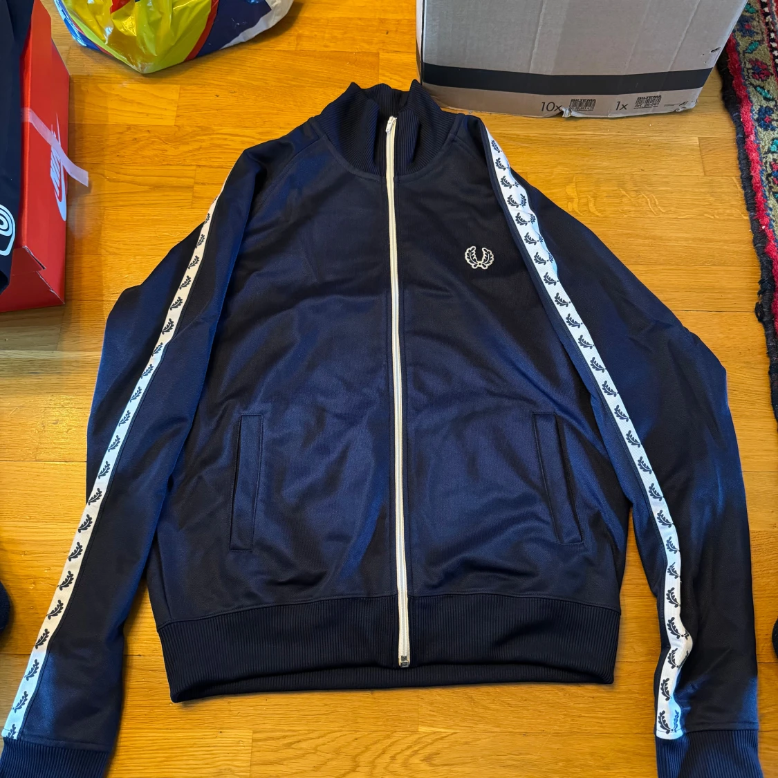 Fred Perry tröja oanvänd 