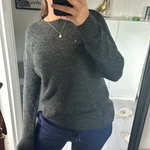 Stickad tröja - Stixkad grå tröja som är perfekt till hösten 💞 