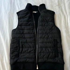 Väst - Använd fåtal gånger 