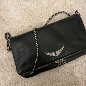 Zadig väska - Säljer min stora zadig väska då den inte kommer till användning. Skriv för fler bilder/frågor❣️