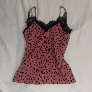 Söt linne - Jätte gulligt linne från H&M💕 Aldirg använt och är som ny.